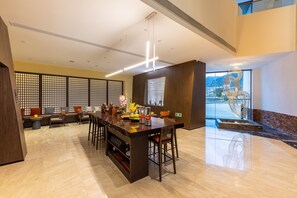 Coffee service - JOVE MOUNTAIN UrCove Nyingchi Hotel (Nyingtri)