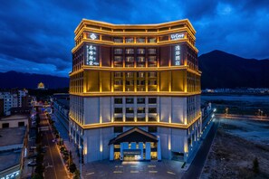 Front of property - JOVE MOUNTAIN UrCove Nyingchi Hotel (Nyingtri)