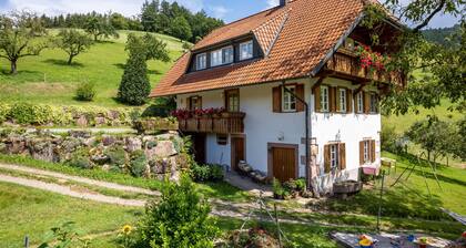 Ground floor holiday flat, 85sqm, 2 bedrooms, max. 4 persons with view of the farm garden