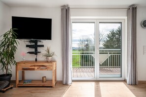 Interior - Apartment "Ferienwohnung 1" with Shared Garden, Balcony and Wi-Fi (Bad Waldsee)