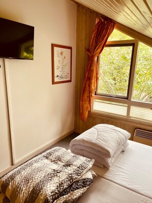3 bedrooms, iron/ironing board, free WiFi