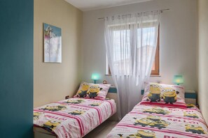 6 bedrooms, travel cot, free WiFi, bed sheets - Beautiful home in Pula (Pula)