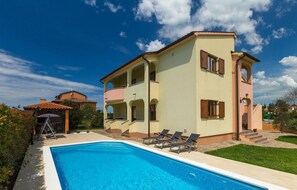 Pool - Beautiful home in Pula (Pula)