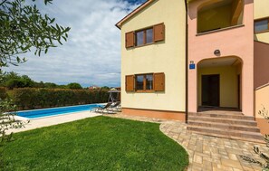 Exterior - Beautiful home in Pula (Pula)
