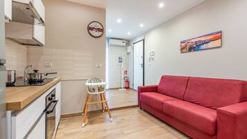 Réfrigérateur, four, plaque de cuisson, cafetière/bouilloire