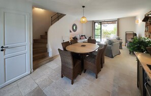 Interior - 2 bedroom awesome home in Saint-Laurent-de-la-Ca (Saint-Laurent-de-la-Ca)