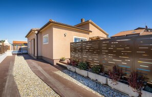 Property grounds - Awesome home in Pula with sauna (Pula)