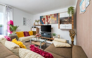 TV, DVD player, ping pong - Awesome home in Pula with sauna (Pula)