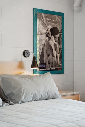 1 bedroom, iron/ironing board, WiFi, bed sheets - Boutique Vera Hotel Room 403: King Room in the Heart of Folly Beach (Folly Beach)