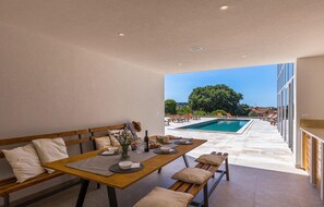 屋外ダイニングエリア