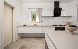 Frigorifero, forno, lavastoviglie, macchina per tè/caffè