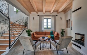 TV, fireplace, DVD player