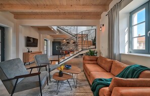 TV, caminetto, lettore DVD