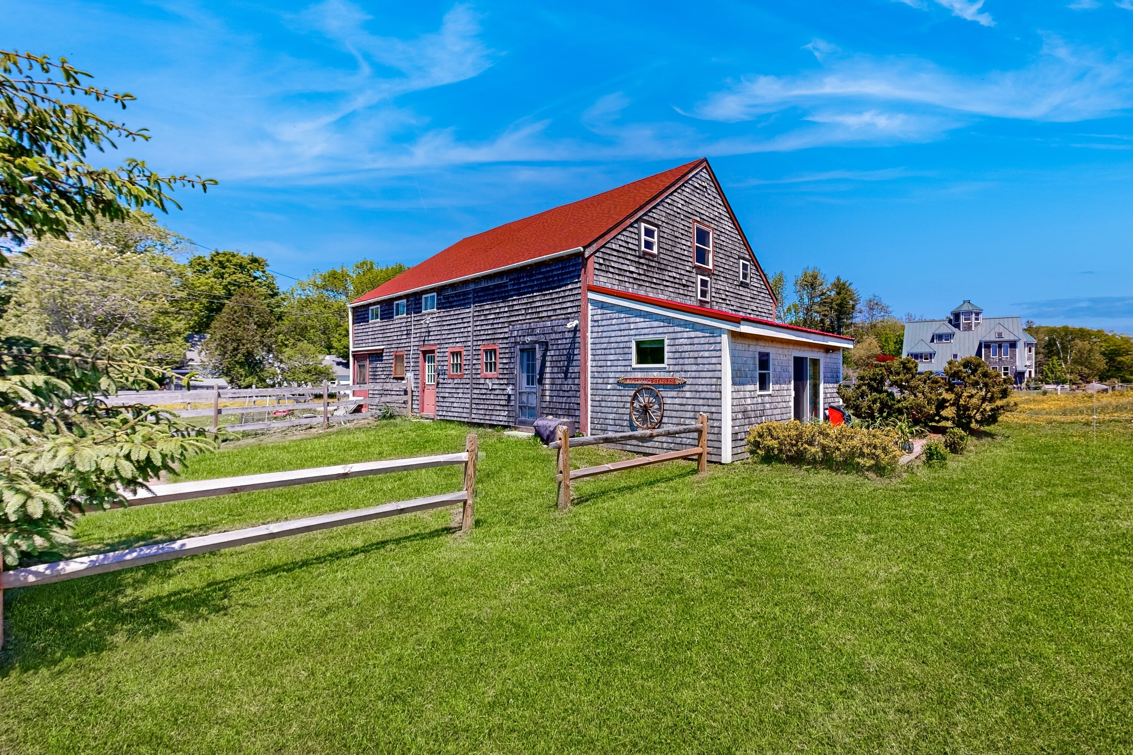 Quaint Maine apartment with water views, well-equipped kitchenette, deck, & AC