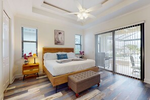 4 bedrooms, iron/ironing board, Internet, bed sheets - Canal-front home with private pool, pool spa, dock, boat access, grill, gym, W/D (Marco Island)