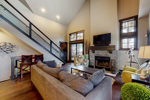 TV, fireplace, video games, books - Stylish ski-in/ski-out townhome near ski lifts/golf with private hot tub (Donnelly)