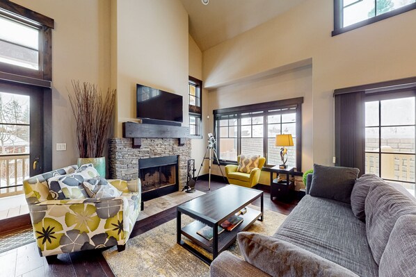 Fernseher, Kamin, Videospiele, Bücher