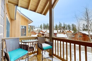 Property grounds - Stylish ski-in/ski-out townhome near ski lifts/golf with private hot tub (Donnelly)
