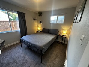 1 bedroom, in-room safe, desk, laptop workspace - Tacoma Homestay (Tacoma)
