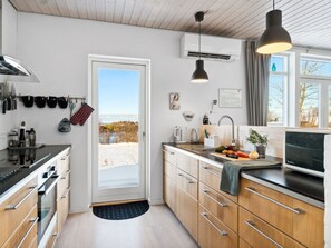 Fridge, microwave, dishwasher, cookware/dishes/utensils