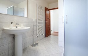 Douche, sèche-cheveux