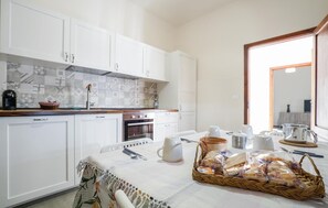 Réfrigérateur, lave-vaisselle, cafetière/bouilloire