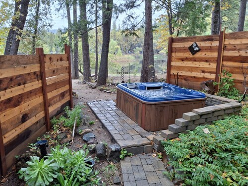 Dog-friendly lakefront cabin with canoes, athletic courts, grill, & horse stable