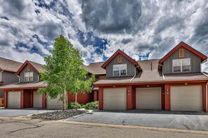 Exterior - Comfortable mountain view condo with gas fireplace, W/D, & patio (Fraser)