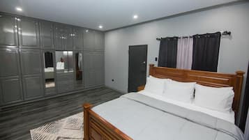 3 makuuhuonetta, silitysrauta/-lauta, Wi-Fi, vuodevaatteet