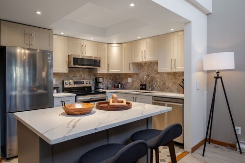 ❄︎Seven Pines❄︎ | 3BR Luxury Penthouse | Hot Tub