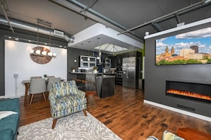 Smart TV, fireplace, stereo