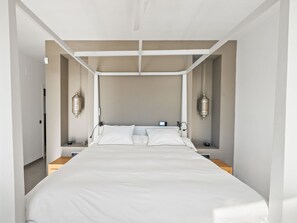 4 bedrooms, desk, iron/ironing board, WiFi