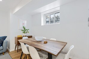 Dining - Superb 2BD | Orleans, 5min to Beach|Laundry & Parking (Ottawa)