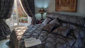 Comfort Double Room | Premium bedding, down comforters, Select Comfort beds, in-room safe - Michael-Angelo Guest House (Potchefstroom)
