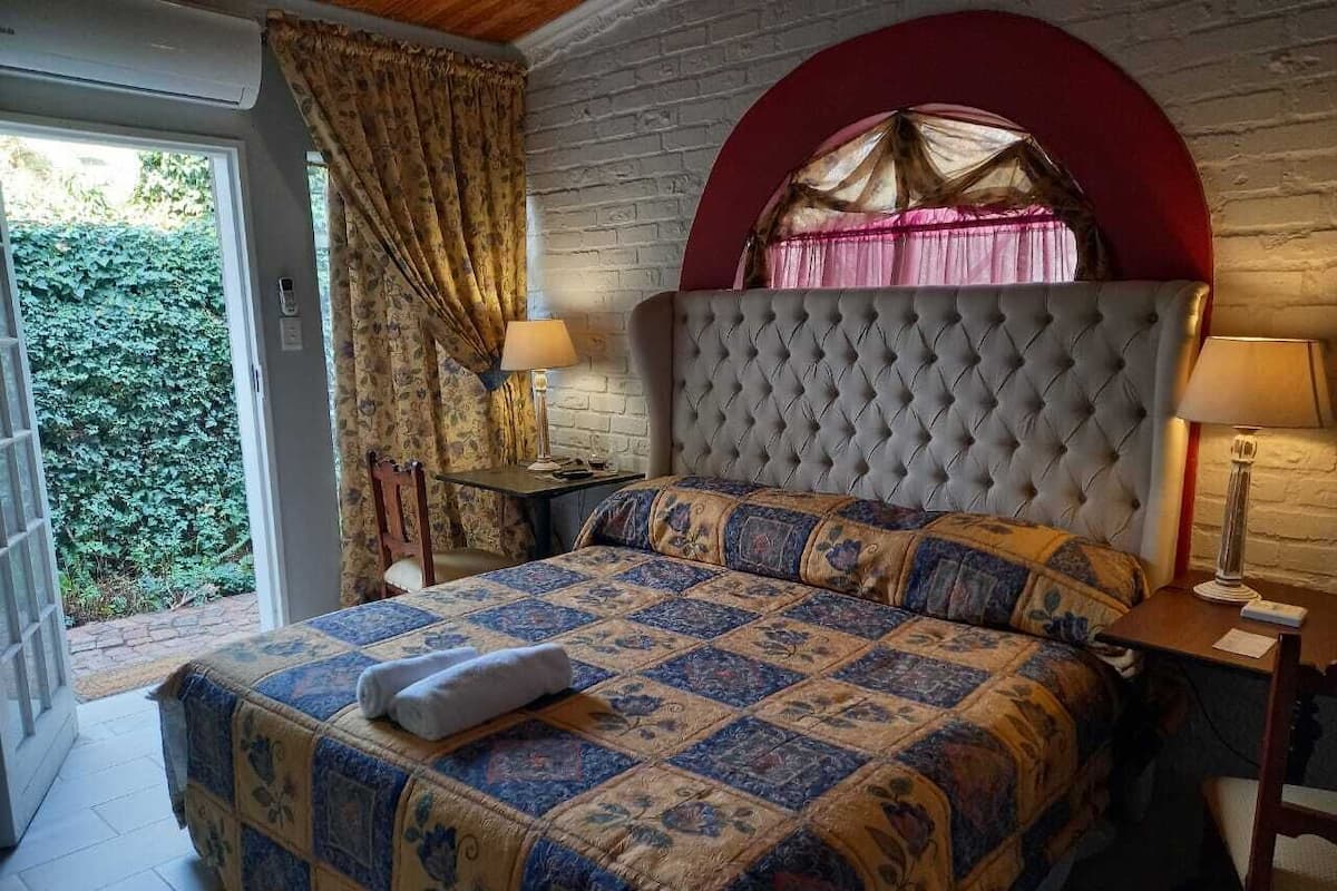 Economy Double Room, 1 King Bed