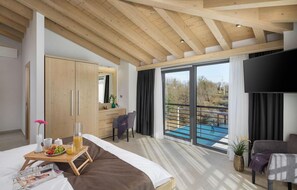 7 bedrooms, travel cot, free WiFi, bed sheets