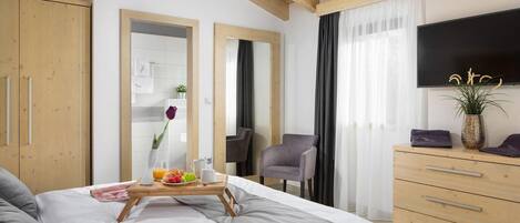 7 bedrooms, travel cot, free WiFi, bed sheets