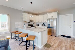 Fridge, microwave, oven, stovetop - Shared Pool, Pet Friendly, Water View (Port Aransas)