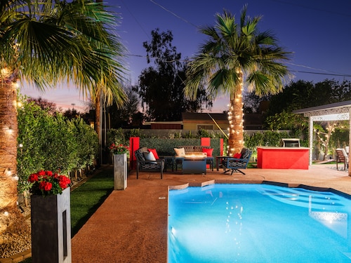 Modern Roose-Pool-Spa-Fire Pit-Yard Games + more!