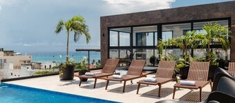 Ocean View Studio in the Heart of Playa del Carmen with Rooftop Infinity Pool