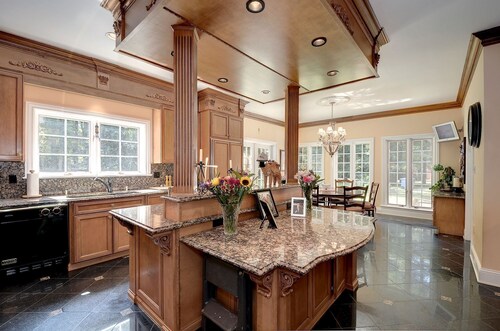 Potomac Mansion Close to Nature, Culture & DC