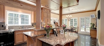 Potomac Mansion Close to Nature, Culture & DC
