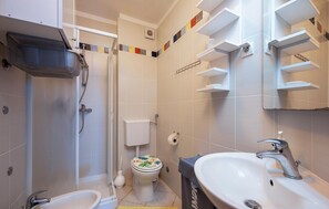 Hair dryer - 1 bedroom awesome apartment in Peroj (Peroj)
