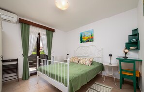 1 bedroom, free WiFi, bed sheets - 1 bedroom awesome apartment in Peroj (Peroj)