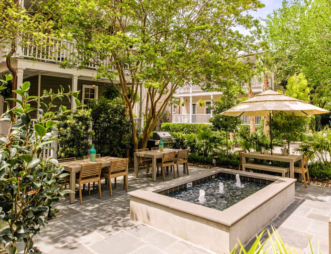 屋外ダイニングエリア