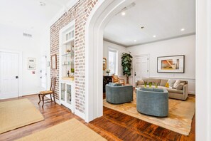 Smart TV, books - 6A at Saint Philip Square, One Block to King, Classic Charleston Comfort (Charleston)