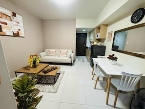 Business Condo | Living area