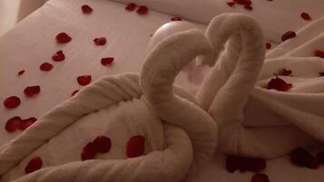 Business Condo | 1 bedroom, premium bedding, down duvets, memory-foam beds