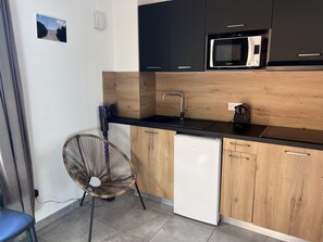 Fridge, microwave, coffee/tea maker, electric kettle