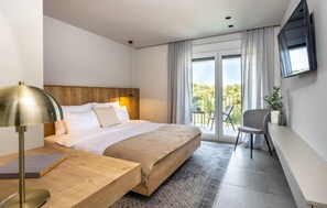 4 bedrooms, travel crib, free WiFi, bed sheets